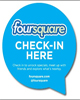 Bild: Hellblaue Sprechblase mit dem weißen Schriftzug Foursquare Check-In Here.